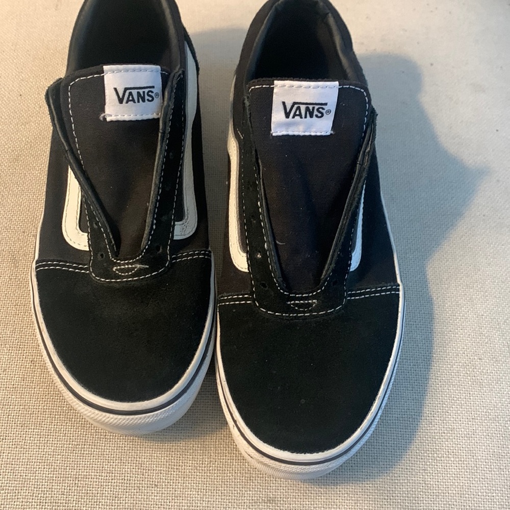 Vans old Skool black and white Size 6 youth
